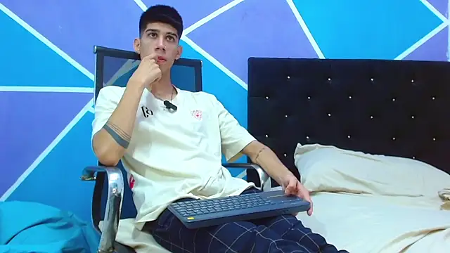 Snapshot of jhony-sex chatting on 5, 2, 2025 jhony-sex online show from 5, 2, 2025