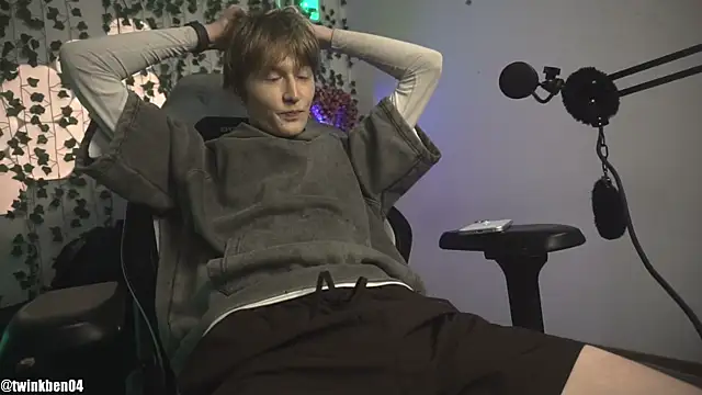 Snapshot of twinkben chatting on 21, 10, 2025 twinkben online show from 21, 10, 2025