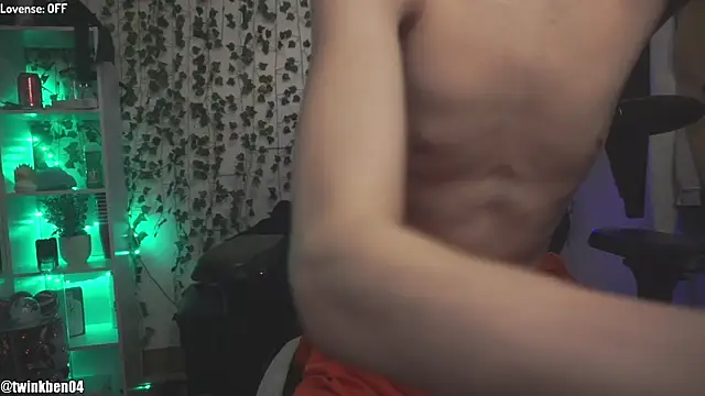 Snapshot of twinkben chatting on 16, 11, 2025 twinkben online show from 16, 11, 2025