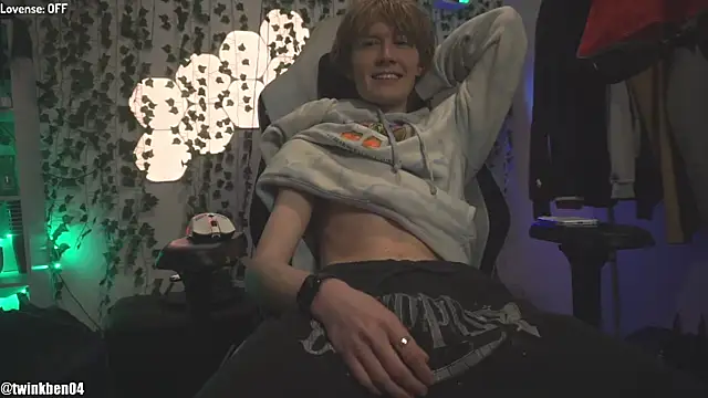 Snapshot of twinkben chatting on 2, 12, 2025 twinkben online show from 2, 12, 2025