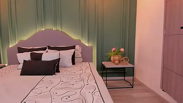 Snapshot of IrisBaker chatting on 22, 12, 2024 IrisBaker online show from 22, 12, 2024