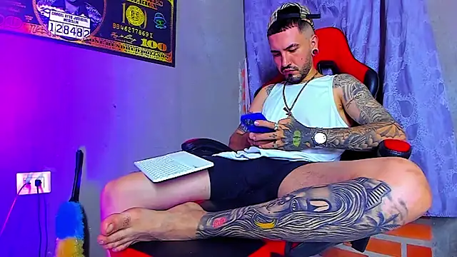 Snapshot of smoker445 chatting on 19, 11, 2025 smoker445 online show from 19, 11, 2025