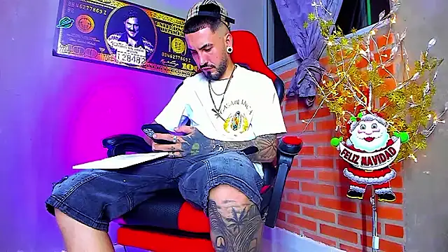 Snapshot of smoker445 chatting on 25, 11, 2025 smoker445 online show from 25, 11, 2025