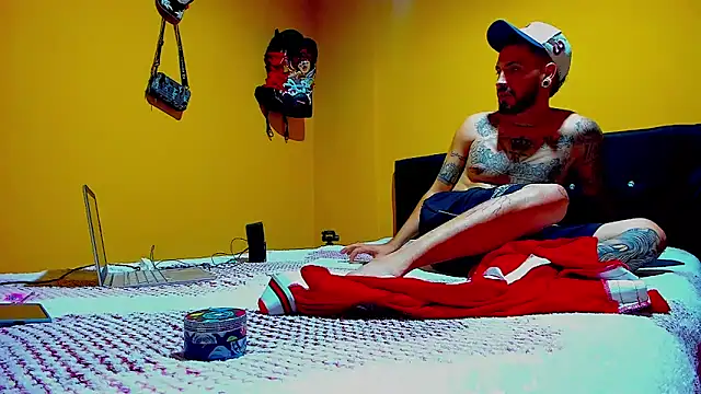 Snapshot of smoker445 chatting on 18, 12, 2025 smoker445 online show from 18, 12, 2025