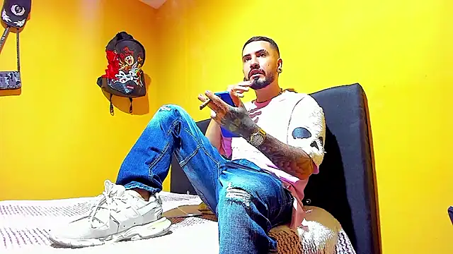 Snapshot of smoker445 chatting on 23, 12, 2025 smoker445 online show from 23, 12, 2025