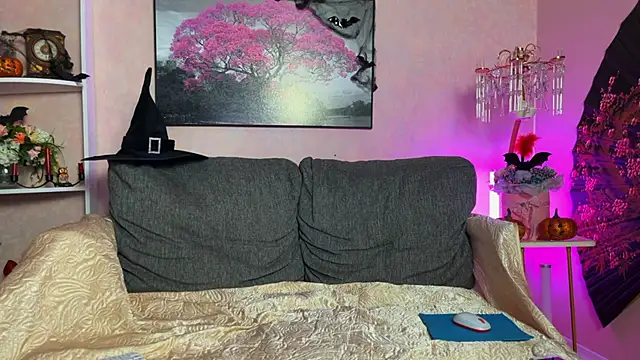 Selena Sweetie online show from 17, 10, 2025