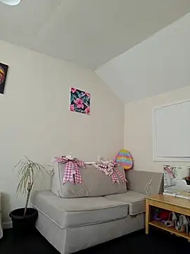 Milky flexy cat online show from 14, 4, 2026