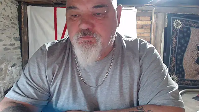 Newfiesausage1972 online show from 10, 5, 2026