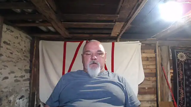 Newfiesausage1972 online show from 18, 5, 2026