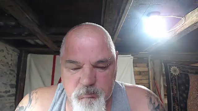Newfiesausage1972 online show from 24, 5, 2026