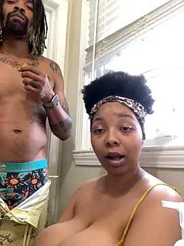 Snapshot of 1BeautyN1Beast chatting on 4, 12, 2024 1BeautyN1Beast online show from 4, 12, 2024