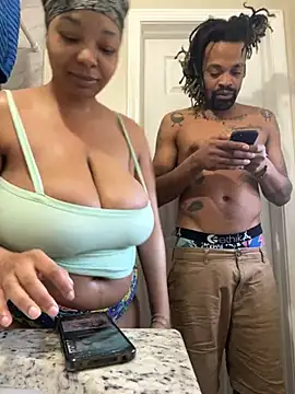 Snapshot of 1BeautyN1Beast chatting on 13, 12, 2024 1BeautyN1Beast online show from 13, 12, 2024