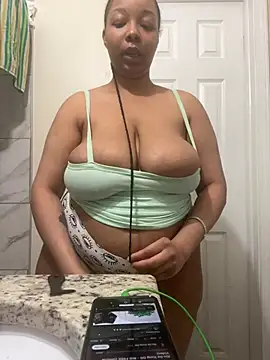 Snapshot of 1BeautyN1Beast chatting on 15, 12, 2024 1BeautyN1Beast online show from 15, 12, 2024