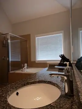 Snapshot of 1BeautyN1Beast chatting on 25, 9, 2025 1BeautyN1Beast online show from 25, 9, 2025