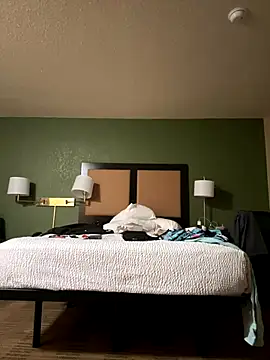 Snapshot of 1BeautyN1Beast chatting on 15, 11, 2025 1BeautyN1Beast online show from 15, 11, 2025