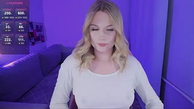 Snapshot of Honey_blonde chatting on 7, 10, 2025 Honey blonde online show from 7, 10, 2025