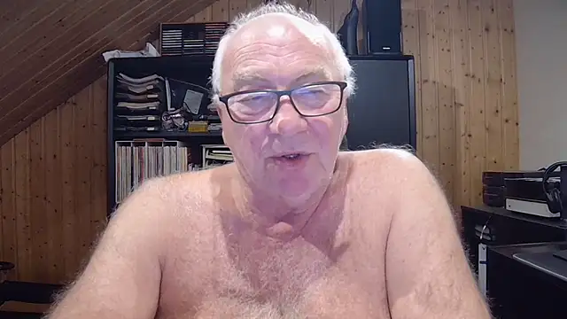 Snapshot of biggandybig chatting on 28, 9, 2025 biggandybig online show from 28, 9, 2025