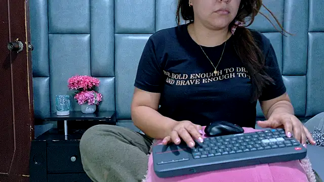 SaritaHerrera online show from 10, 8, 2026