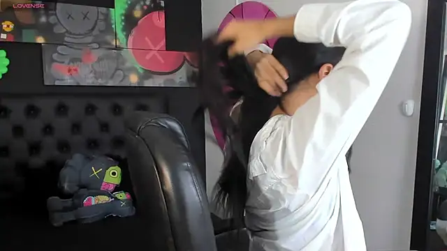 LOISE-XX online show from 9, 9, 2025