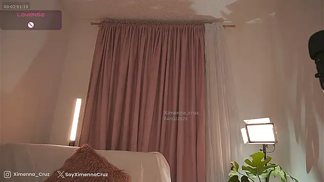Snapshot of Ximenna_Cruz chatting on 5, 2, 2025 Ximenna Cruz online show from 5, 2, 2025