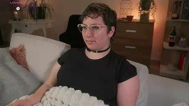 Snapshot of Ximenna_Cruz chatting on 16, 11, 2025 Ximenna Cruz online show from 16, 11, 2025