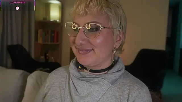 Snapshot of Ximenna_Cruz chatting on 3, 12, 2025 Ximenna Cruz online show from 3, 12, 2025