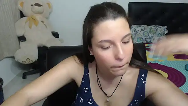 Snapshot of alexia_87 chatting on 2, 2, 2025 alexia 87 online show from 2, 2, 2025