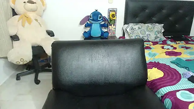 Snapshot of alexia_87 chatting on 2, 2, 2025 alexia 87 online show from 2, 2, 2025