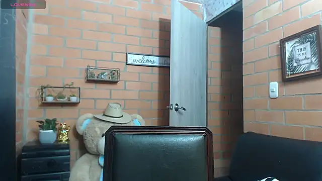 Snapshot of alexia_87 chatting on 23, 9, 2025 alexia 87 online show from 23, 9, 2025