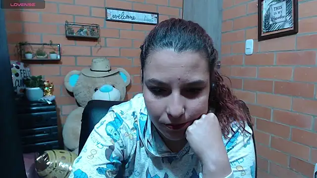 Snapshot of alexia_87 chatting on 16, 10, 2025 alexia 87 online show from 16, 10, 2025