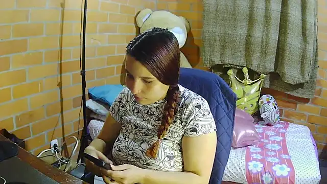 Snapshot of alexia_87 chatting on 27, 10, 2025 alexia 87 online show from 27, 10, 2025