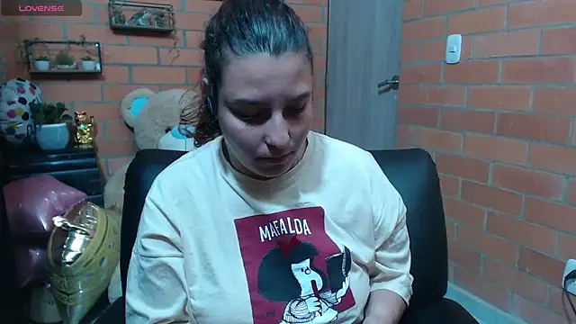 Snapshot of alexia_87 chatting on 7, 11, 2025 alexia 87 online show from 7, 11, 2025