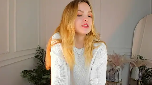 Snapshot of stay_with_alice chatting on 24, 11, 2025 stay with alice online show from 24, 11, 2025