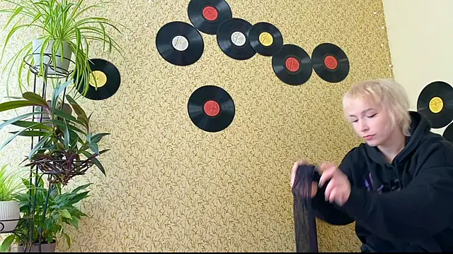 EmmyAmbros online show from 12, 9, 2025