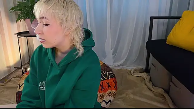 Snapshot of EmmyAmbros chatting on 9, 7, 2026 EmmyAmbros online show from 9, 7, 2026
