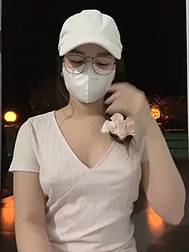 Snapshot of BabyThree_ chatting on 4, 1, 2025 BabyThree online show from 4, 1, 2025