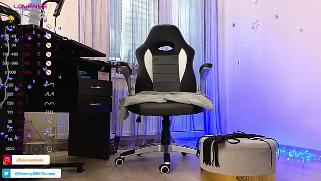 misskaassandraa online show from 18, 3, 2025