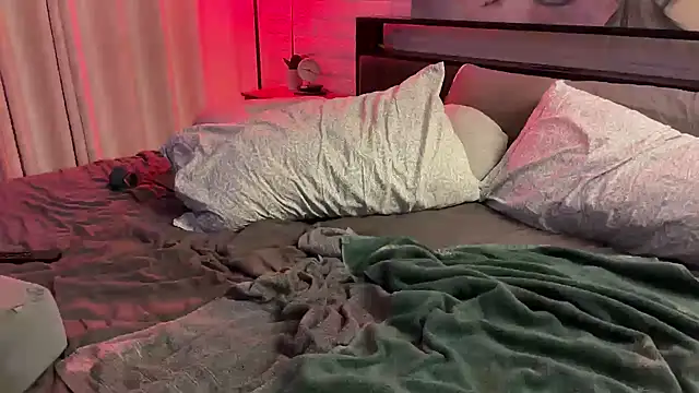 Snapshot of JeffJocc chatting on 4, 12, 2025 JeffJocc online show from 4, 12, 2025