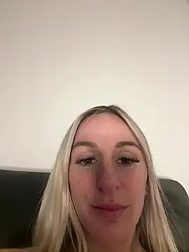 Snapshot of Liana_Lou chatting on 12, 1, 2025 Liana Lou online show from 12, 1, 2025