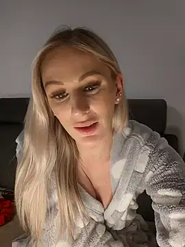 Snapshot of Liana_Lou chatting on 19, 1, 2025 Liana Lou online show from 19, 1, 2025