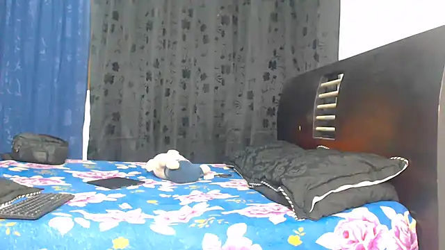 Snapshot of Hot_Sharks_ chatting on 4, 11, 2025 Hot Sharks online show from 4, 11, 2025