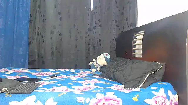 Snapshot of Hot_Sharks_ chatting on 27, 11, 2025 Hot Sharks online show from 27, 11, 2025