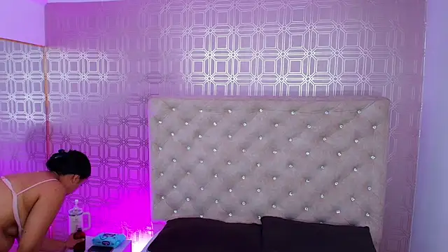 Snapshot of Sara_Desire chatting on 3, 2, 2025 Sara Desire online show from 3, 2, 2025