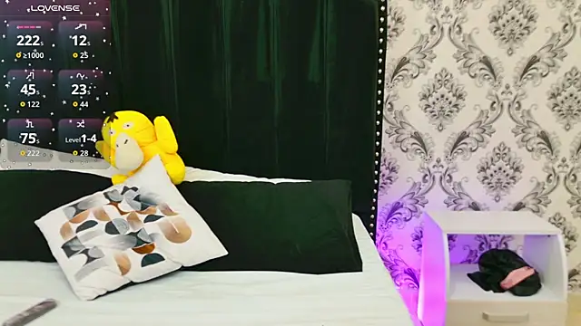 Snapshot of Sara_Desire chatting on 1, 10, 2025 Sara Desire online show from 1, 10, 2025