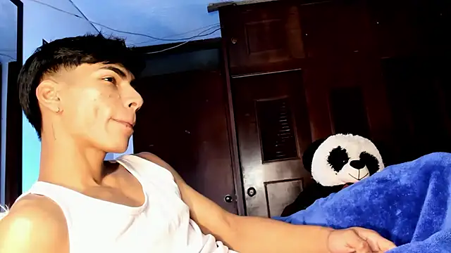 Snapshot of Teo_skinny chatting on 9, 5, 2026 Teo skinny online show from 9, 5, 2026