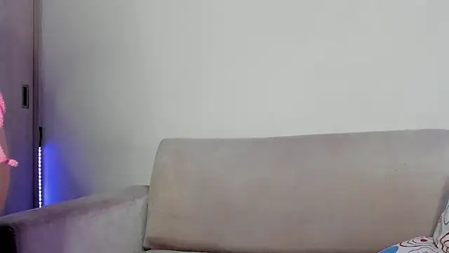 Lilacutte  online show from 4, 2, 2025