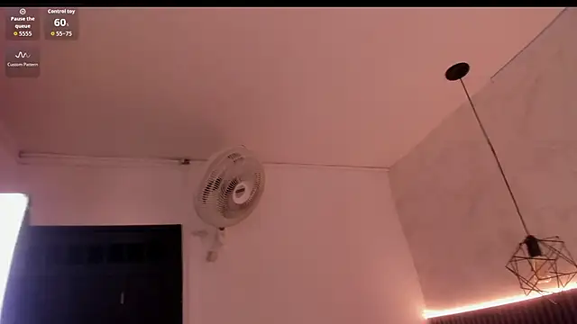 Snapshot of SOPHICARTERS chatting on 15, 10, 2025 SOPHICARTERS online show from 15, 10, 2025