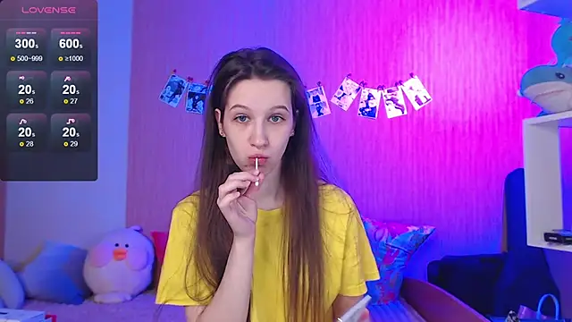 Snapshot of ur_kitty__ chatting on 12, 10, 2025 ur kitty online show from 12, 10, 2025