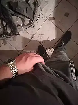 A man in public online show from 20, 6, 2026