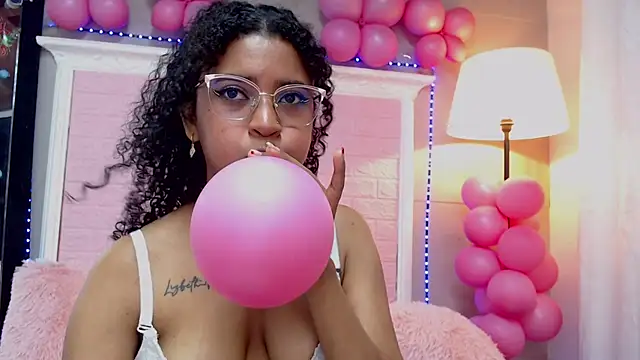 Snapshot of JessyZoe chatting on 3, 2, 2025 JessyZoe online show from 3, 2, 2025